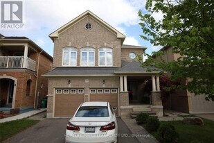 10 Templeton Ct in Brampton, ON - Building Photo