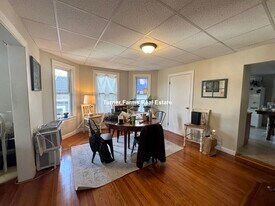 14 Dow St, Unit 2 in Somerville, MA - Building Photo