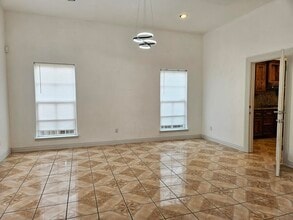 5027 Creekmont Dr in Houston, TX - Building Photo - Building Photo