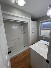 764 Thrall Ave, Unit B in Suffield, CT - Building Photo - Building Photo