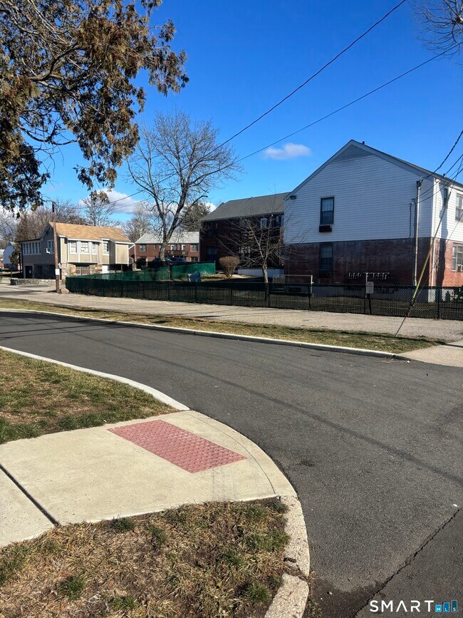 163 Louisiana Ave in Bridgeport, CT - Building Photo - Building Photo