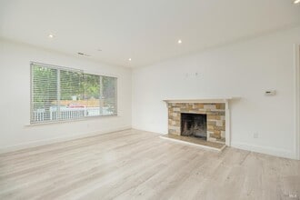 996 Simmons Ln in Novato, CA - Building Photo - Building Photo