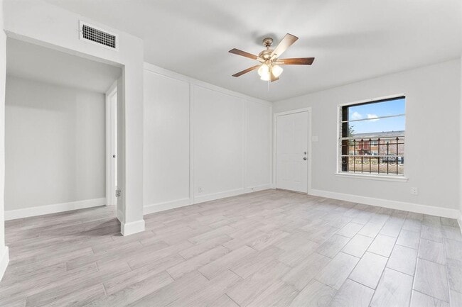 9026 Kempwood Dr in Houston, TX - Building Photo - Building Photo