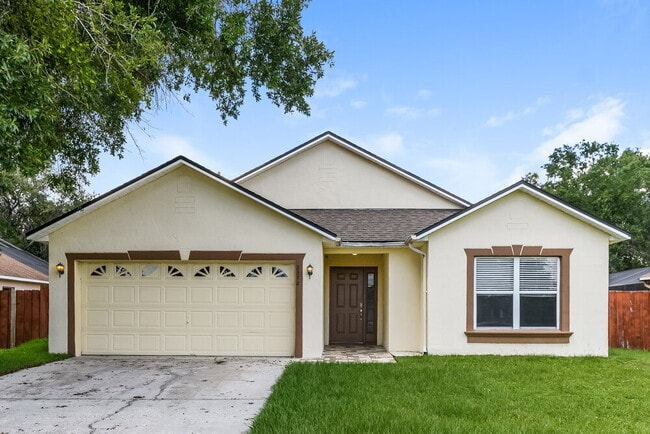property at 2372 Queenswood Cir