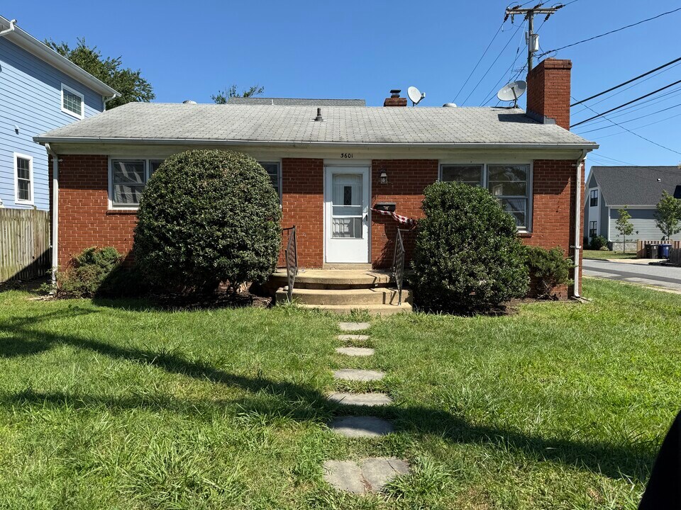 3601 17th St N in Arlington, VA - Foto de edificio
