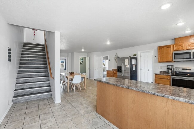 9525-9529 E Mission Ave