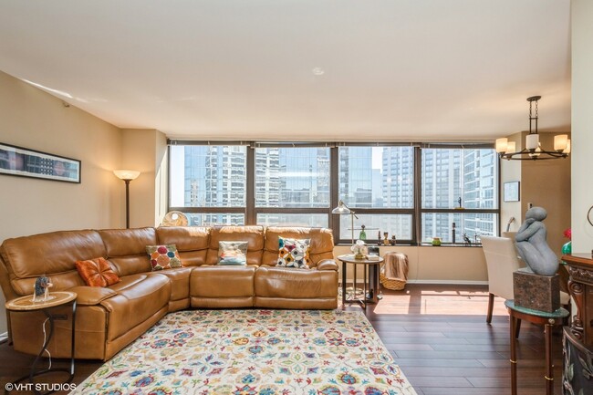 400 E Ohio St in Chicago, IL - Building Photo - Building Photo