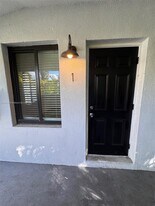 570 NE 69th St in Miami, FL - Building Photo