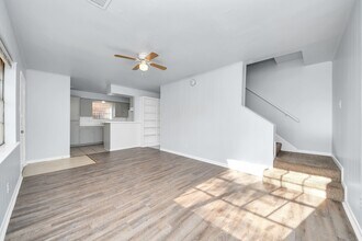 7123 S Gessner Rd in Houston, TX - Building Photo - Building Photo