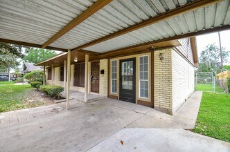 10403 Royal Oaks Dr in Houston, TX - Building Photo - Building Photo