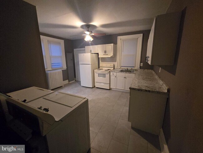 property at 5044 N Sydenham St