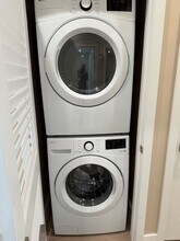 1072 N Vinedo Ave in Pasadena, CA - Foto de edificio - Building Photo