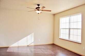 213 S Rolling Woods Way in Fayetteville, AR - Building Photo - Building Photo