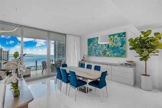 300 Biscayne Boulevard Way, Unit 2602 in Miami, FL - Building Photo - Building Photo