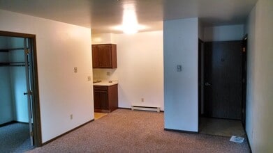 401 N East St, Unit 105 in Weyauwega, WI - Building Photo - Building Photo