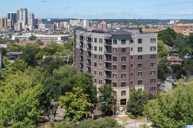 2600 Highland Ave in Birmingham, AL - Foto de edificio - Building Photo