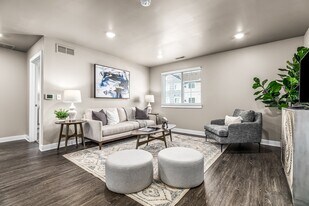 Sterling Landings in Sterling Heights, MI - Building Photo