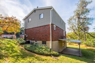 165 Lois Dr in Verona, PA - Building Photo - Building Photo