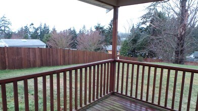 1960 SW 16th Ave in Oak Harbor, WA - Building Photo - Building Photo