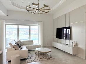 10799 Royal Cypress Way in Orlando, FL - Building Photo - Building Photo