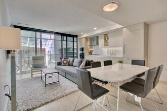 32 Smithe St in Vancouver, BC - Building Photo - Building Photo