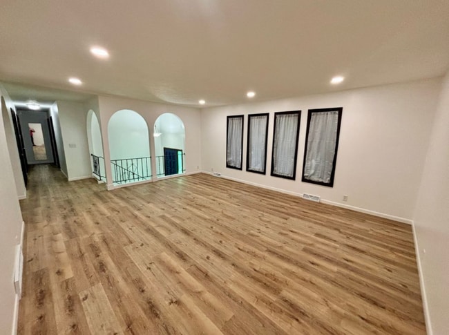 14112 Pine St in Omaha, NE - Foto de edificio - Building Photo