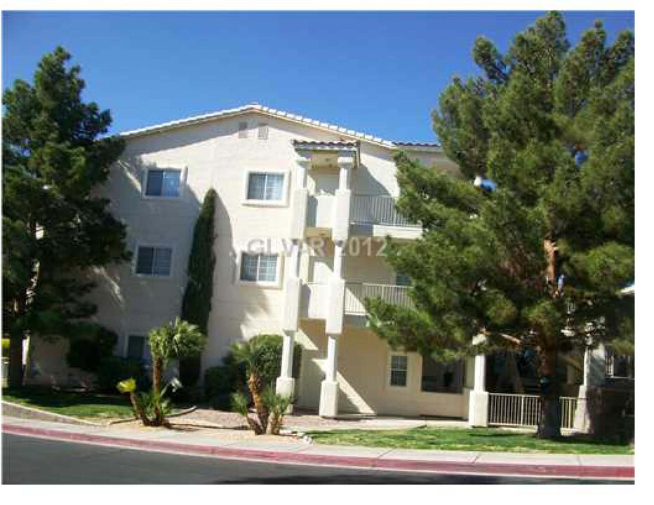 1901 Cutlass Dr, Unit Ridgeview Village in Henderson, NV - Foto de edificio