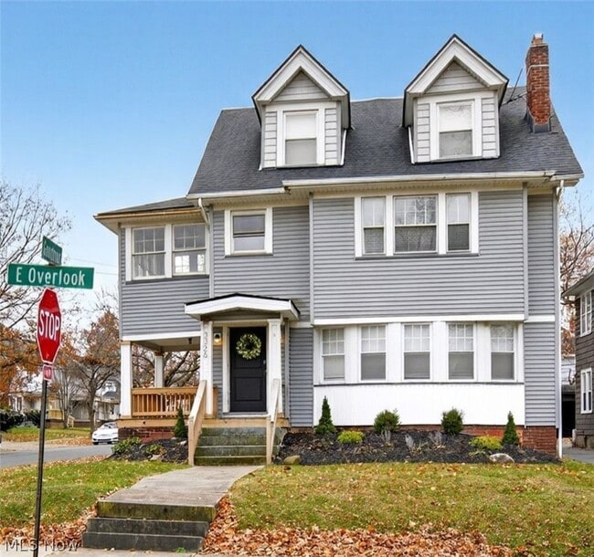 property at 3326 E Overlook Rd