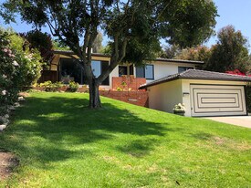 2729 Palos Verdes Dr N in Palos Verdes Estates, CA - Building Photo