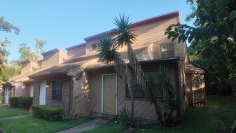 1822 Jackson Bluff Rd in Tallahassee, FL - Building Photo