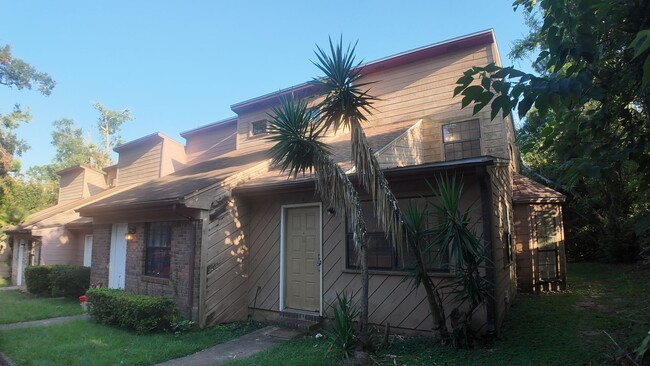 property at 1822 Jackson Bluff Rd