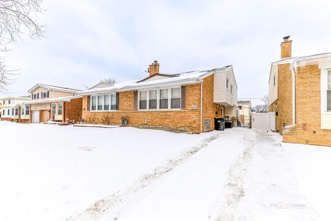 property at 9260 Dee Rd