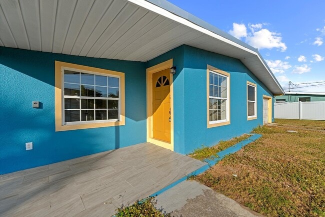 585 Lindley Terrace in Port Charlotte, FL - Building Photo - Building Photo