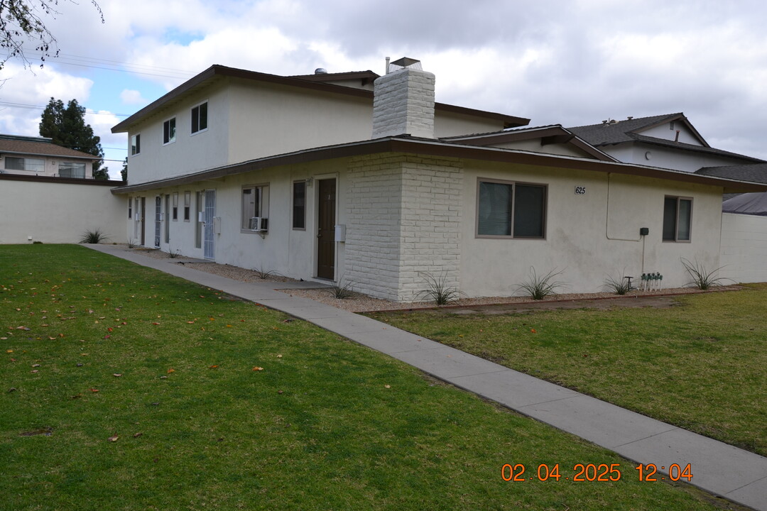 625 W Provential Dr, Unit #B in Anaheim, CA - Building Photo