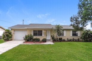 4134 April St N, Unit 3800-H in Lakeland, FL - Building Photo