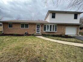 436 Springhill Dr in Roselle, IL - Building Photo
