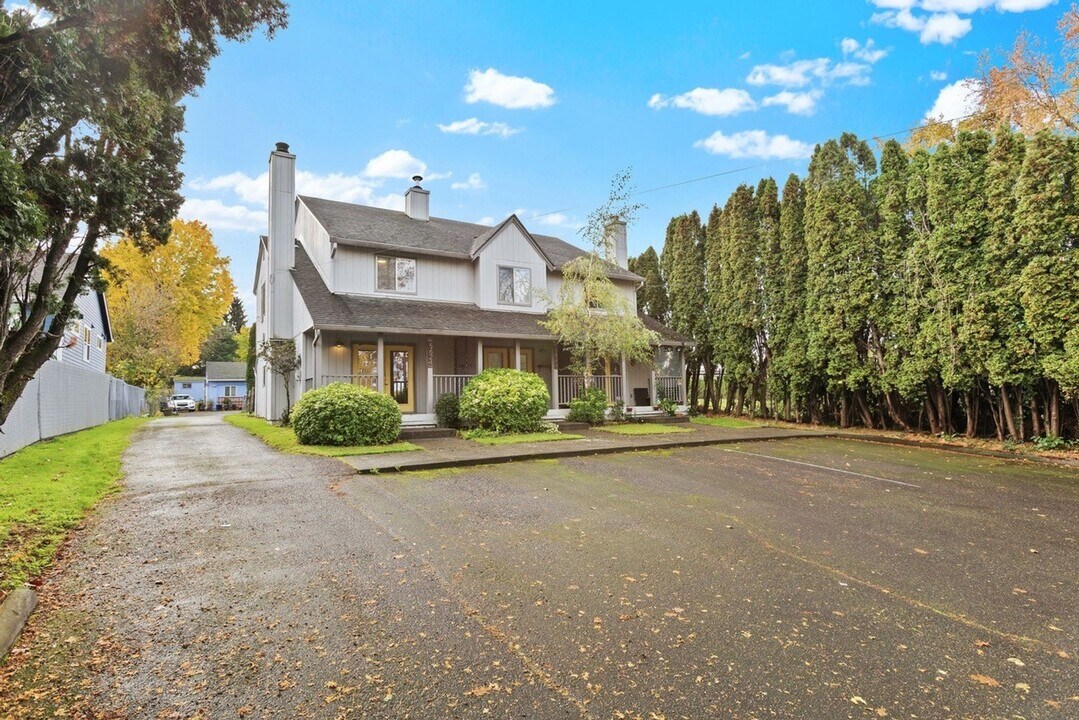 5620-5624-5624 NE Killingsworth St in Portland, OR - Building Photo