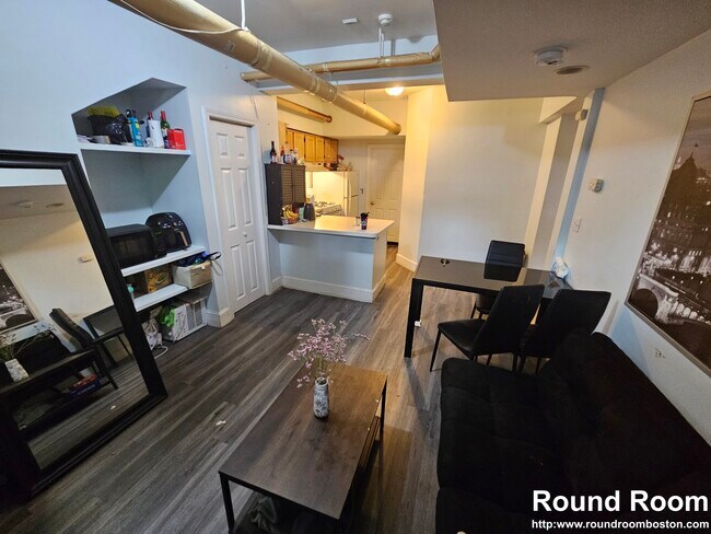 1629 Commonwealth Ave, Unit #20 in Brighton, MA - Building Photo - Building Photo
