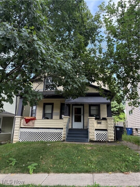 3233 W 94th St in Cleveland, OH - Building Photo