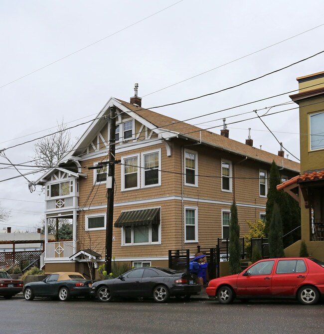 Escher Apartments in Portland, OR - Building Photo - Building Photo