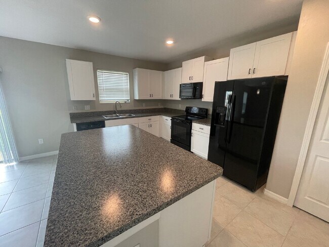10232 Bright Crystal Ave in Riverview, FL - Building Photo - Building Photo