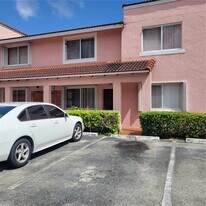 8019 Lake Dr in Doral, FL - Building Photo