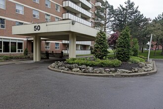 Bayview Towers in Toronto, ON - Building Photo - Building Photo