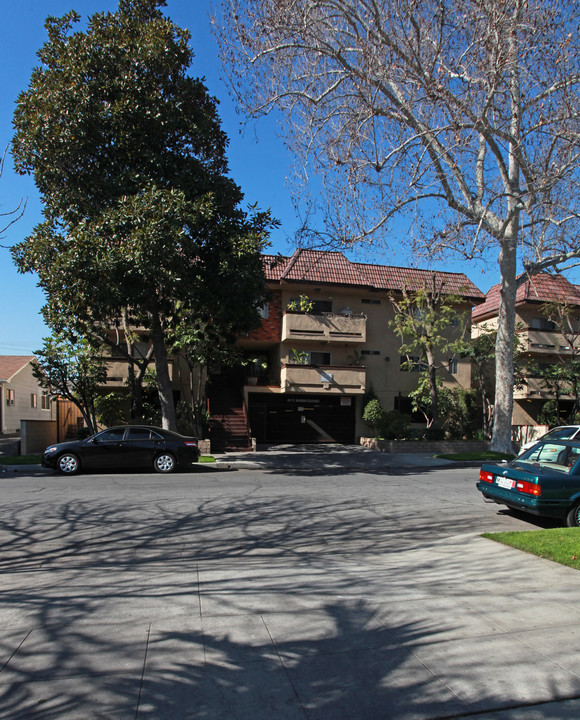 281 W Tujunga Ave in Burbank, CA - Foto de edificio