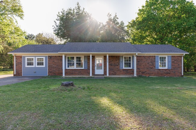 110 Greenwood Cir in Harvest, AL - Foto de edificio - Building Photo