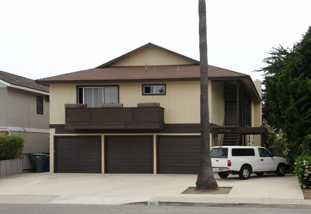 3075-3077 Bayshore Ave in Ventura, CA - Building Photo