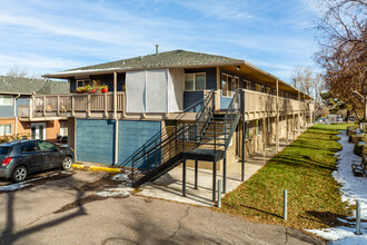 Country Club Condominiums in Lakewood, CO - Building Photo - Building Photo