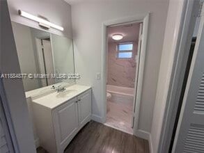 626 NE 168th St in North Miami Beach, FL - Building Photo - Building Photo