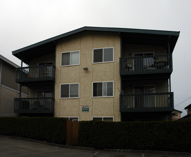 10516 Midvale Ave in Seattle, WA - Foto de edificio - Building Photo