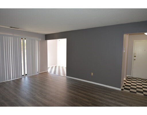 4 Shrewsbury Green Dr-Unit -C in Shrewsbury, MA - Foto de edificio - Building Photo